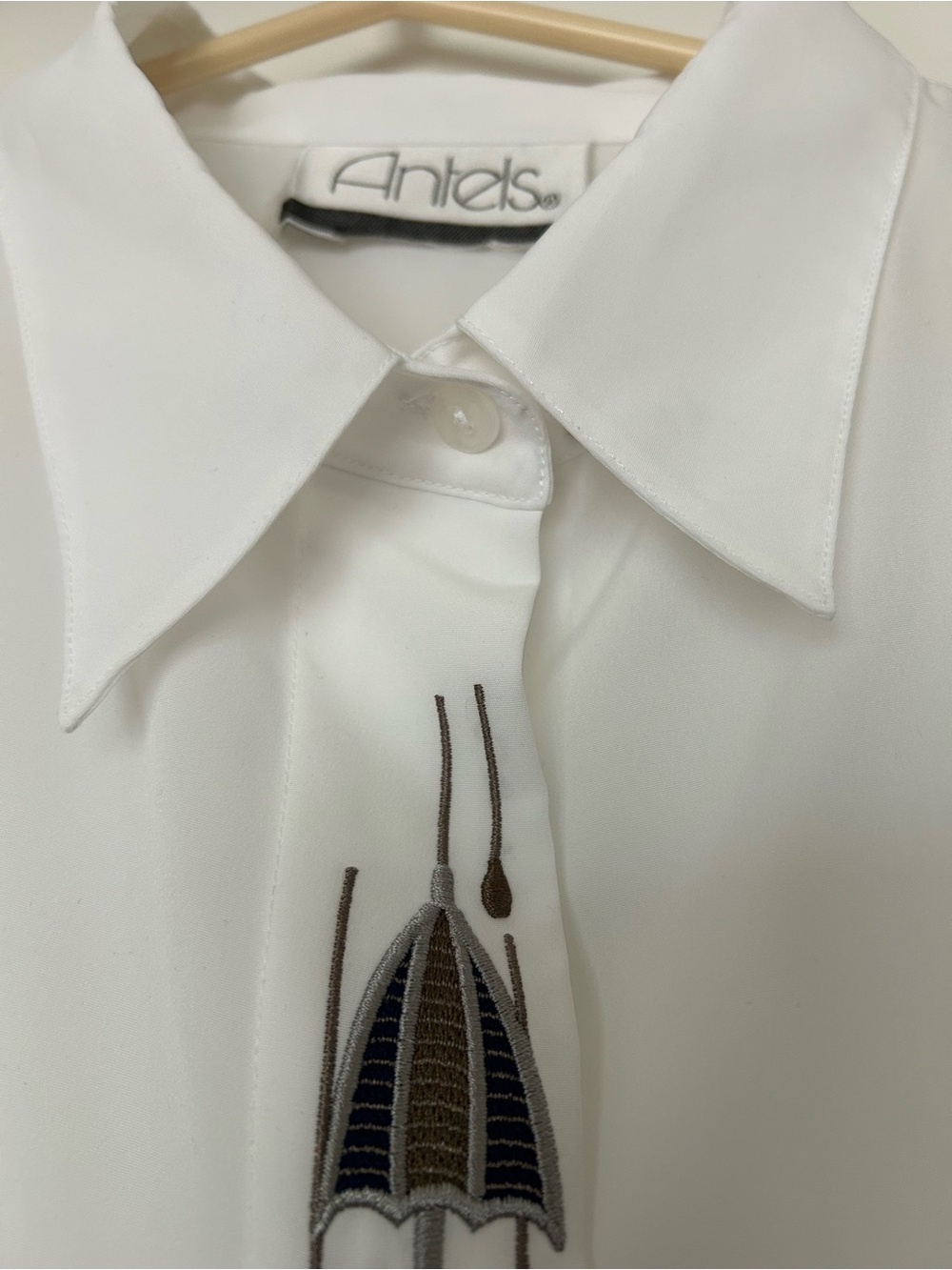 Antels vintage white oversized button up with embroidery - Picture 5 of 11